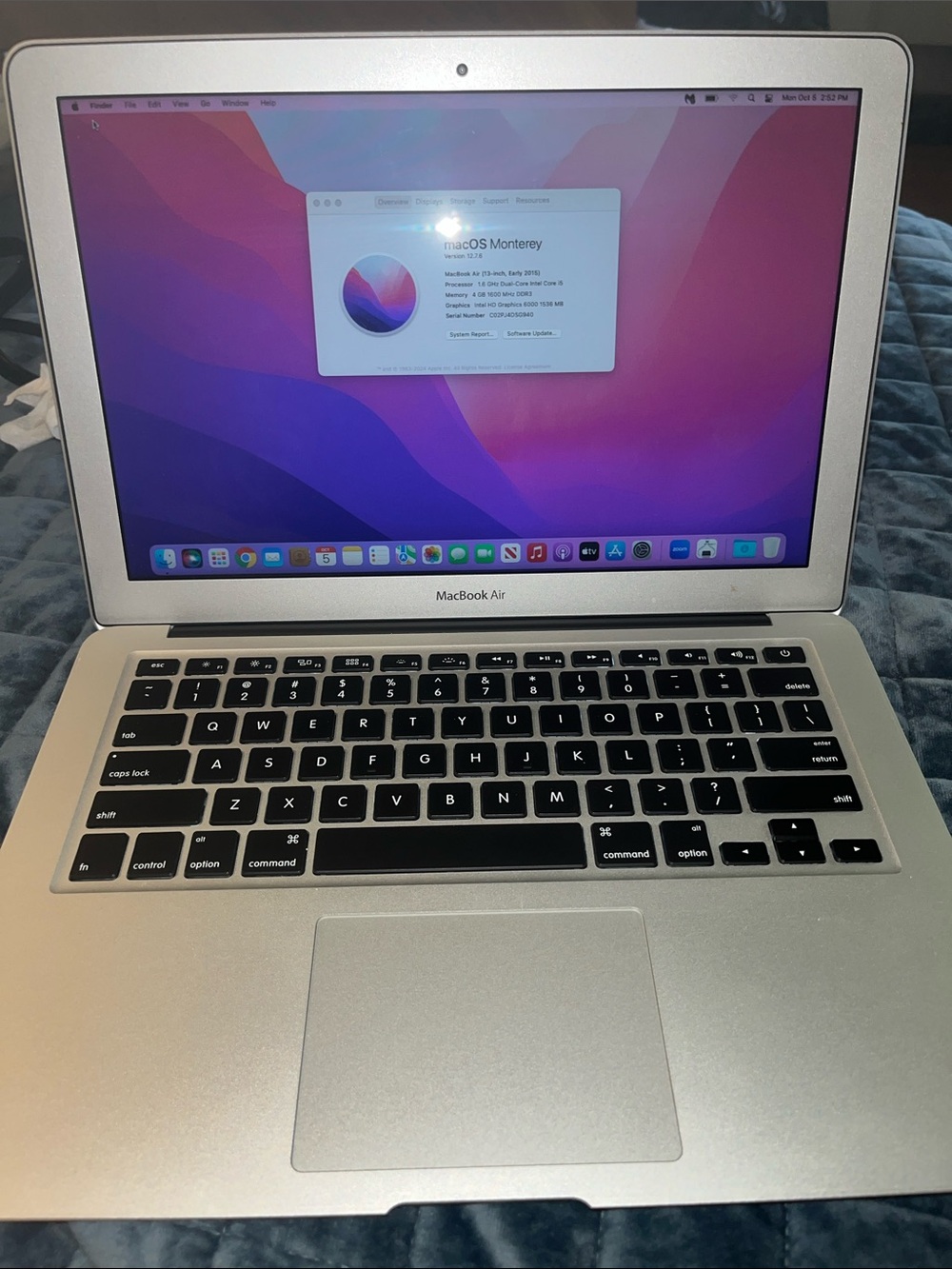 Apple MacBook Air Silver with Black Keyboard - 13" Display(2015)